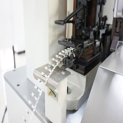 Le noyau de câble câble la machine de dépouillement et de rabattement avec l'écran de couleur et les moteurs servo de PLC